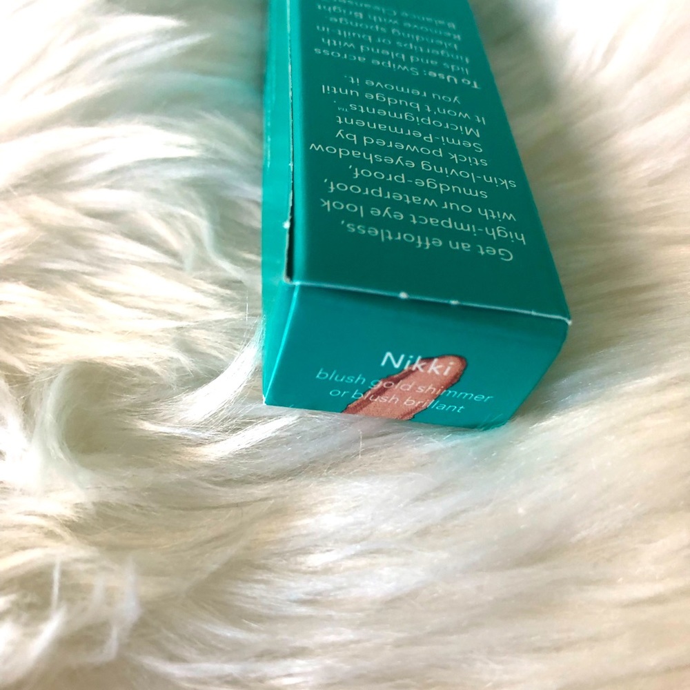 - Thive eyeshadow